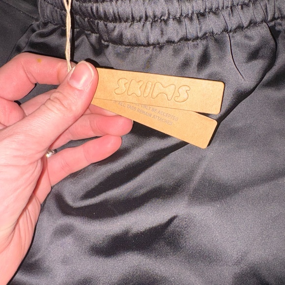Skims-Brand New - Picture 3 of 3